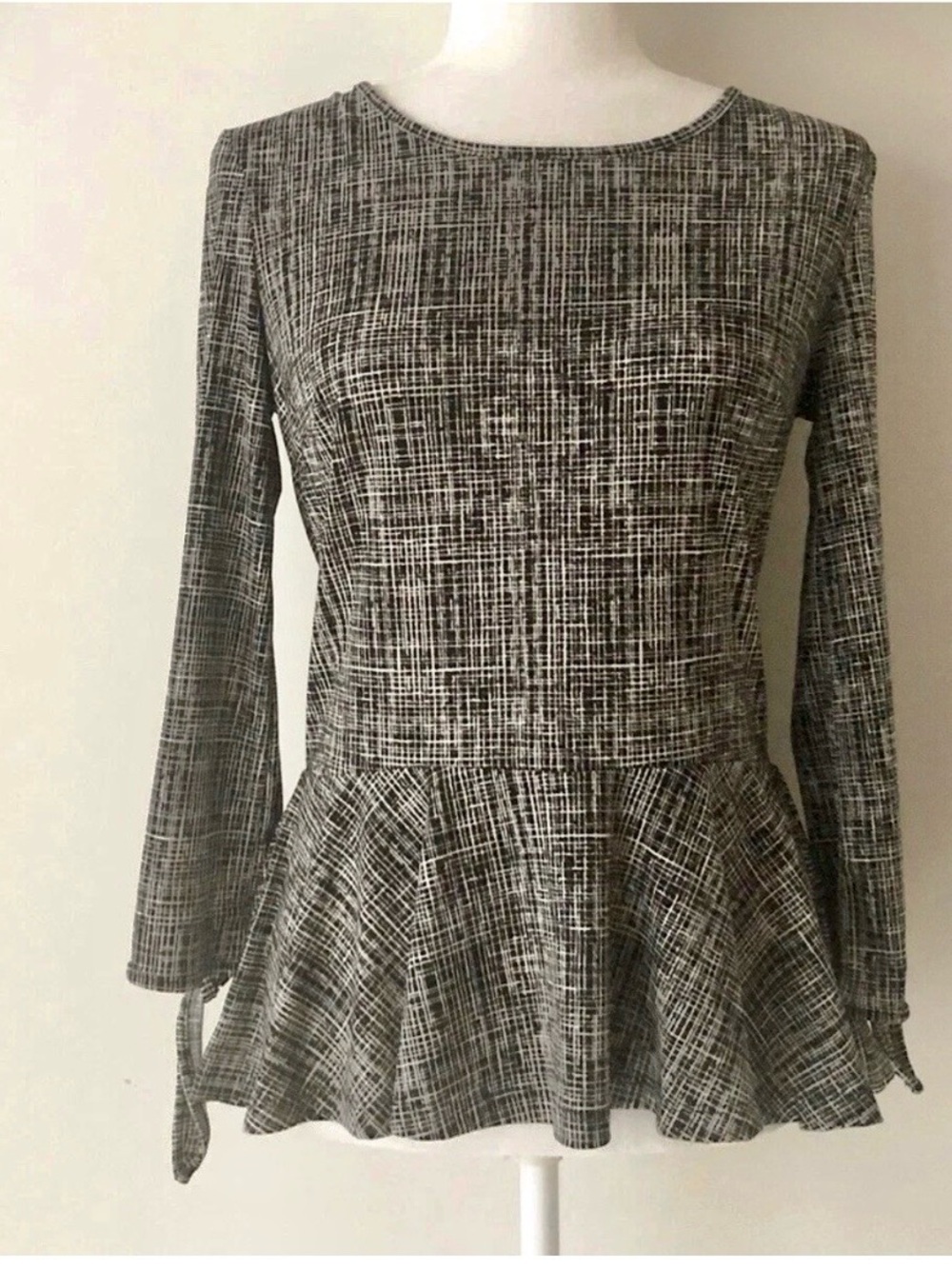 Banana Republic Women’s Black & White Flare Bottom Top Medium​